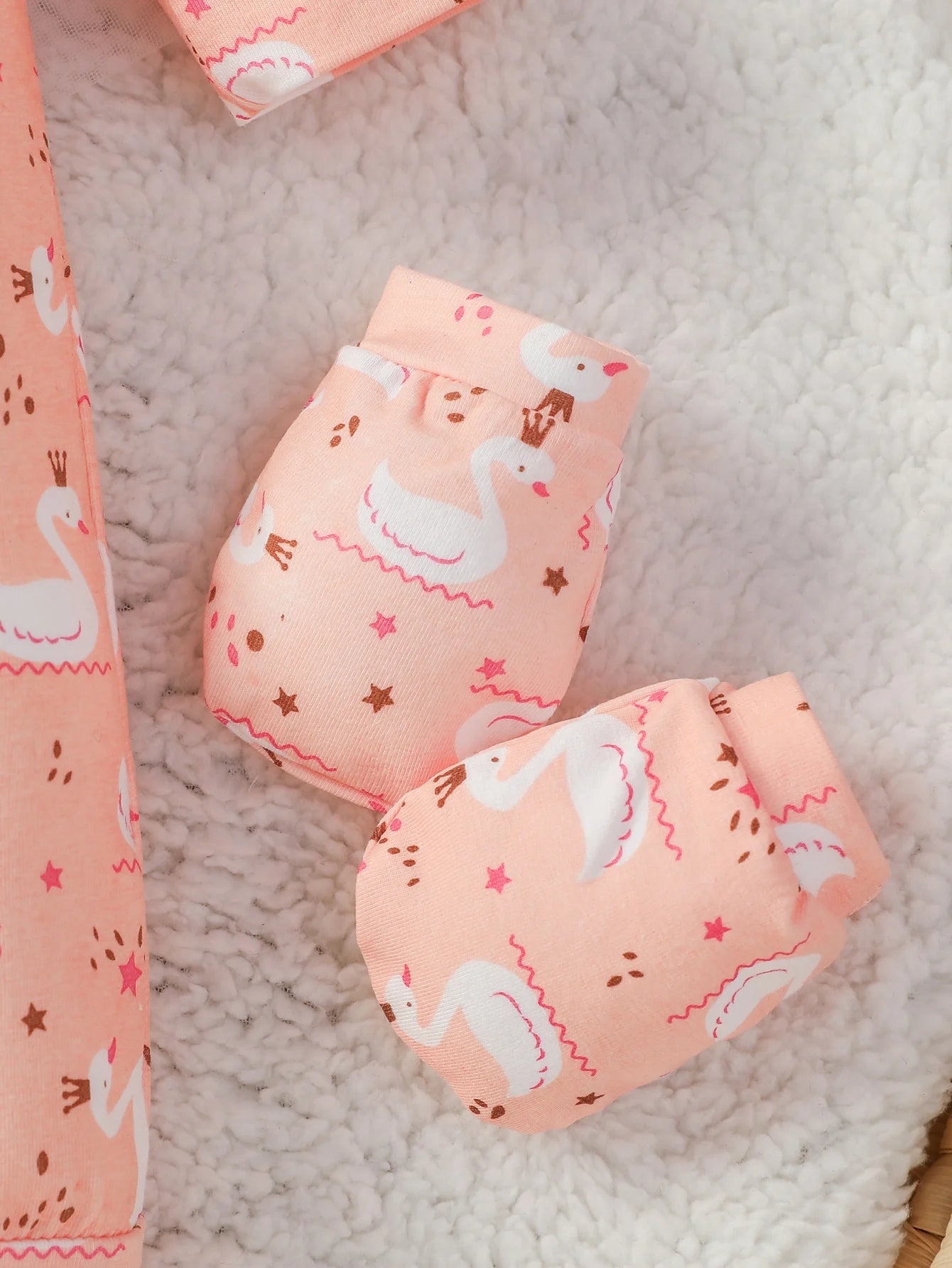 4Pcs 2024 Baby Clothes Cotton Newborn-6M Jumpsuit Cartoon Swan Print Girls Outfit Rompers Clothing+Hat+Bib+Gloves